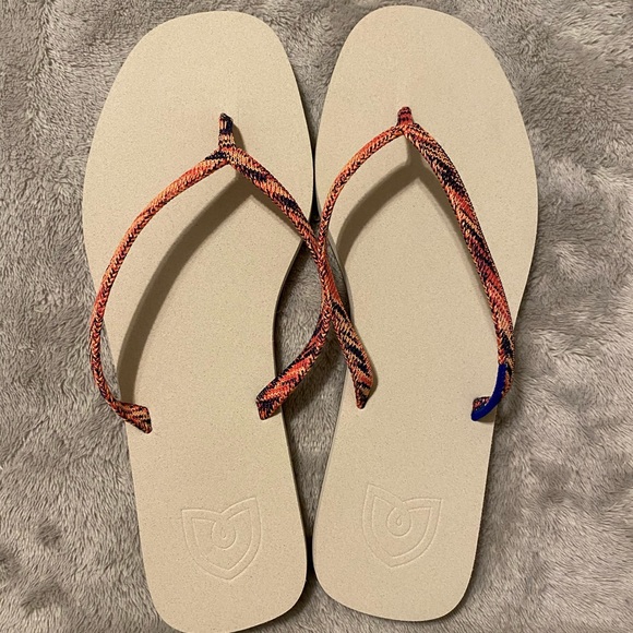 Full circle Limited Edition Rothy’s - Picture 3 of 3